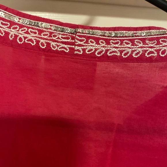 Chicos Blouse Womens Size 0 Hot Pink Embroidered Floral Tunic V-Neck 3/4 Sleeves - Picture 8 of 8